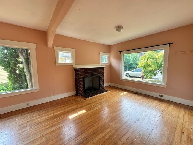 Photo - 2 bdrm/1 bath Lettered Streets cottage for...