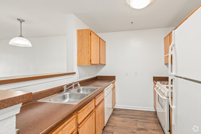 1BR, 1BA - 660SF - Kitchen - Alabaster Gardens - 55+ Community