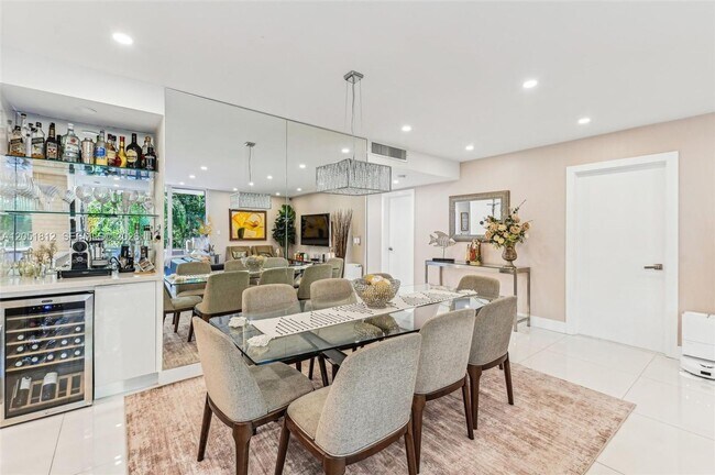 121 Crandon Blvd