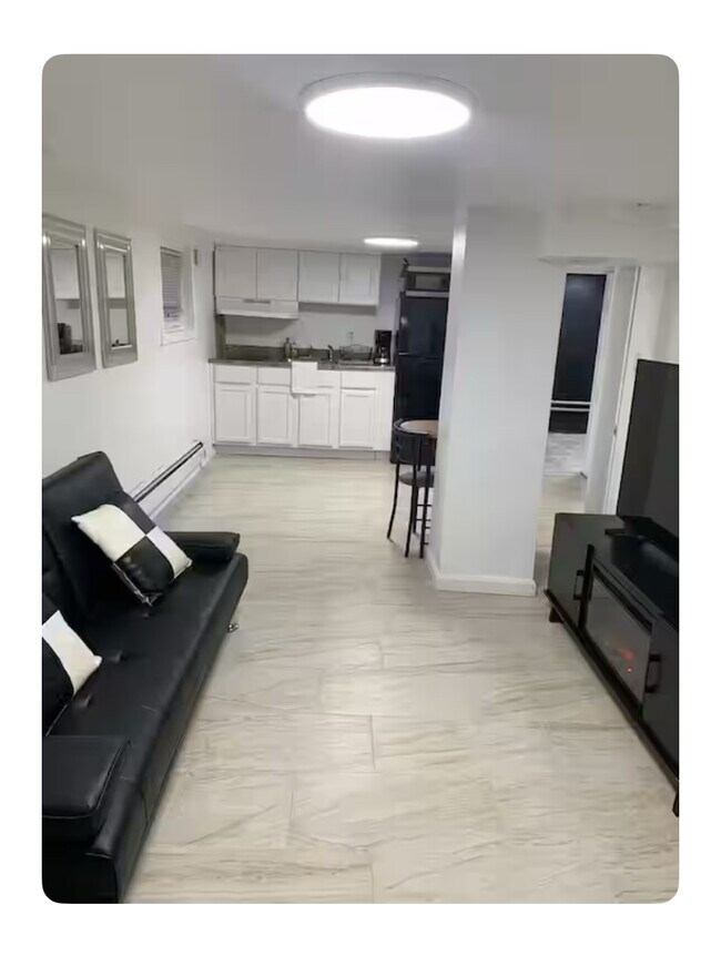 445 Fern Pl Unit Bsmt
