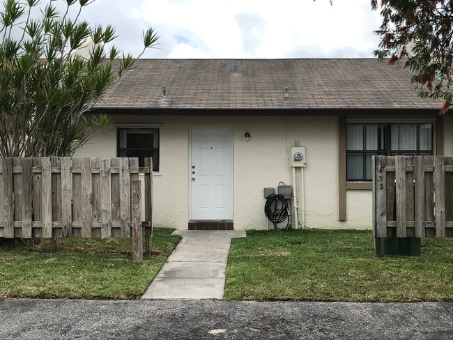Photo - 1432 Towhee St