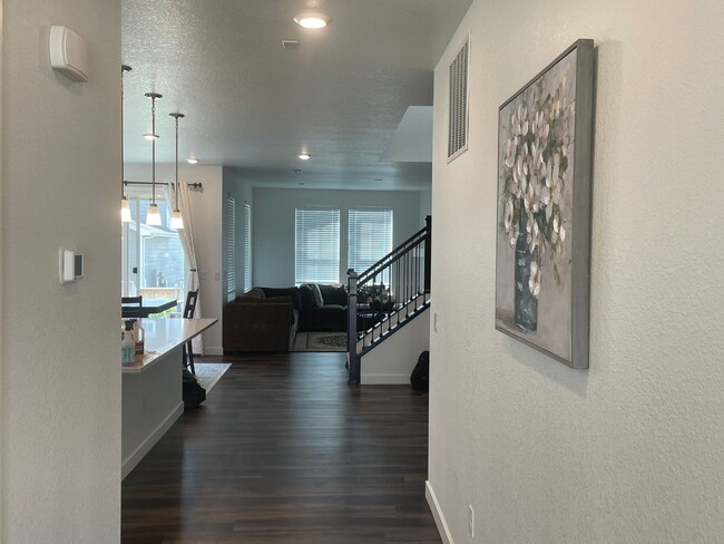 Photo - 656 Netta Dr