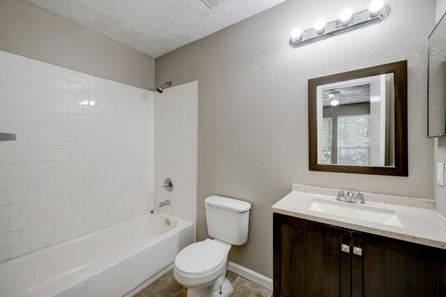 Building Photo - 10123 Emerald Park Dr Rental