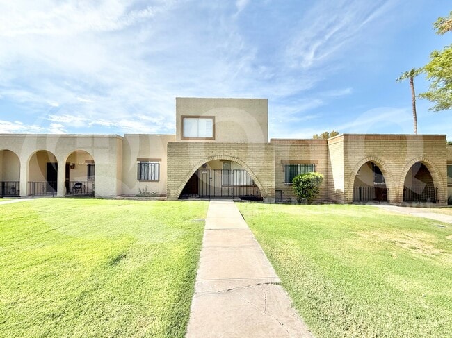 Building Photo - 2113 E Dunbar Dr Rental