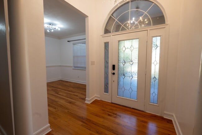 Photo - 3510 Gardenview Way