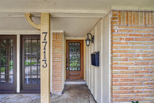Photo - 7713 Yoe St