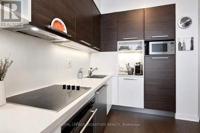 Photo - 36 Park Lawn Rd Unit 4304
