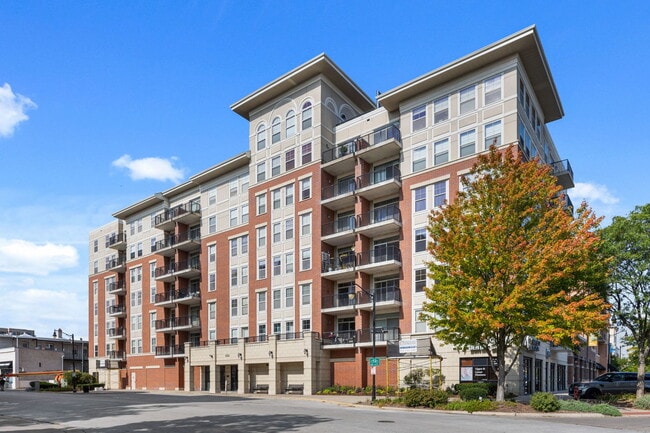 Building Photo - 656 Pearson St