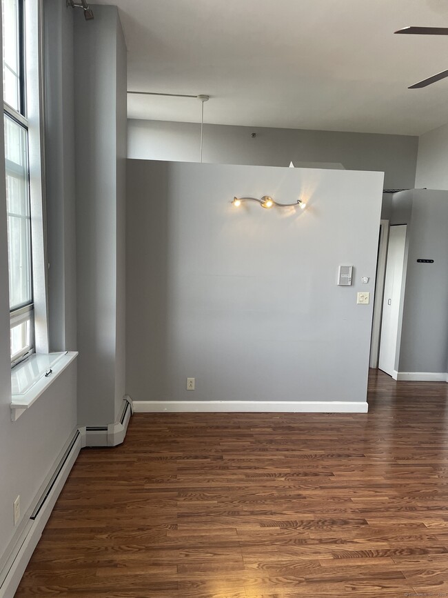 Photo - 124 Court St Unidad 1103