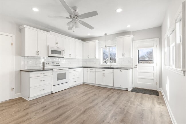 Building Photo - 33 Pearl St Unit 2