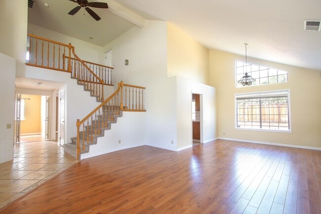 Large 4BR 3BA Updated Home in Quiet Neighb... - Large 4BR 3BA Updated Home in Quiet Neighb...