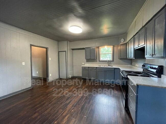 Photo - 1133 Maximillian St