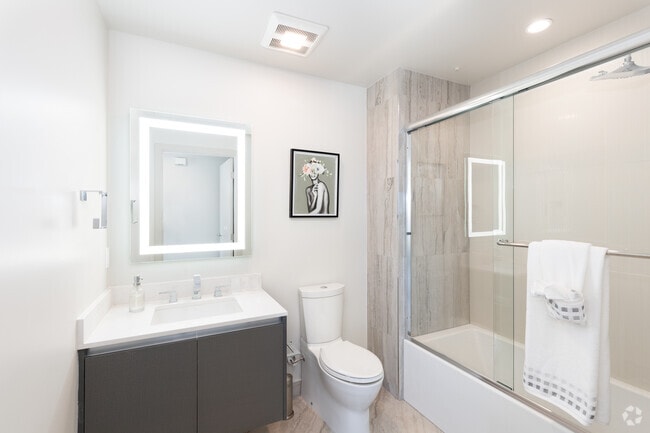 1BR, 1BA - 686SF Bathroom