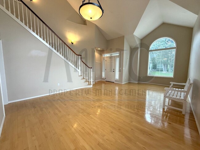 Photo - Beautiful Carnahan Crest Home