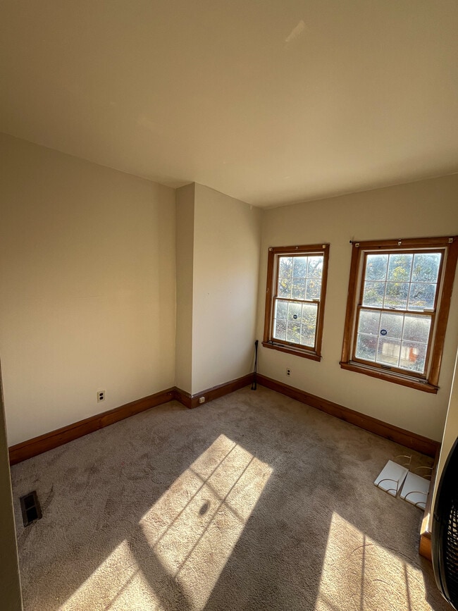 Photo - 816 W 9th St