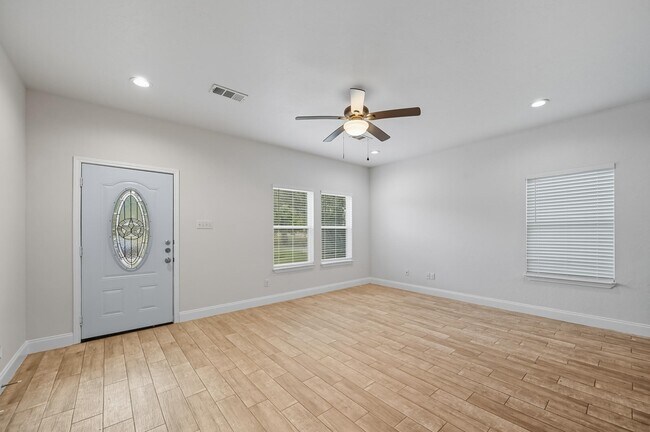 Photo - 3410 Eutopia St