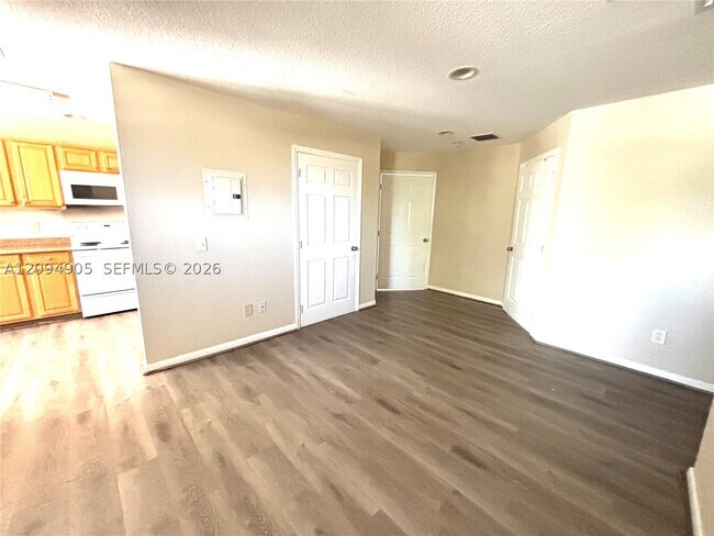 219 W Dixie Hwy Unit B