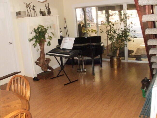 Photo - Quiet Home Among the Trees in Colfax