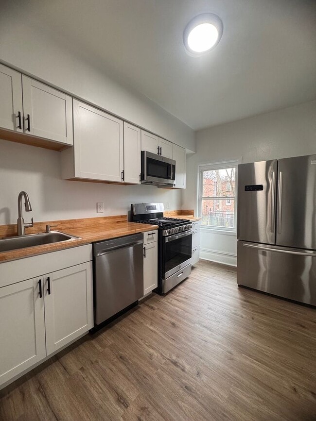 Building Photo - 160 N Miller St Unit 1