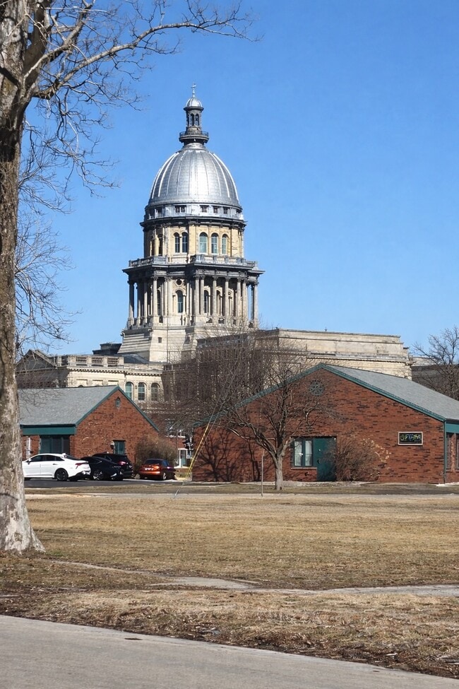 Photo - 821 S Pasfield St