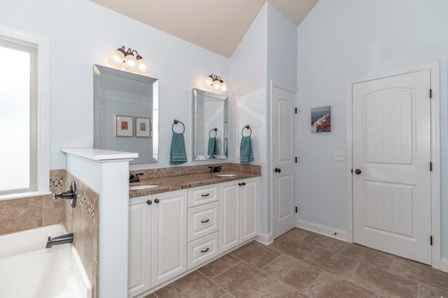 Photo - 5461 Everlook Cir