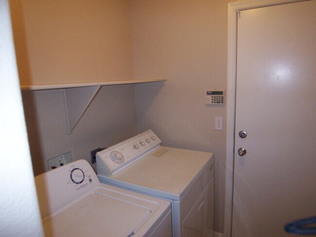 Photo - 1406 W Emerald Ave Unidad 1