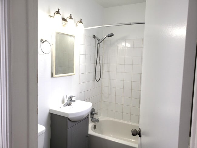 Photo - 108 Kempenfelt Dr