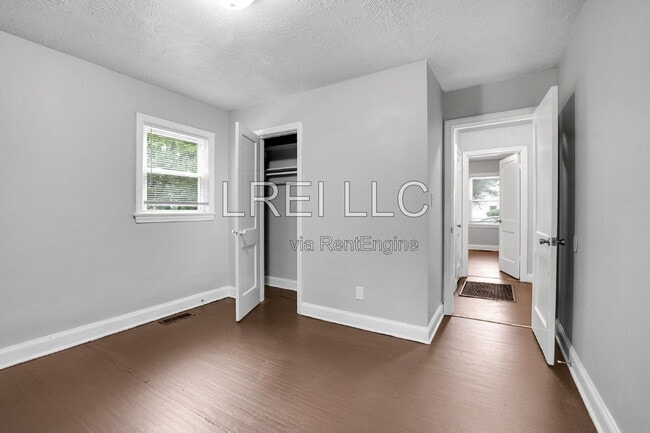 642 Sandra Ct