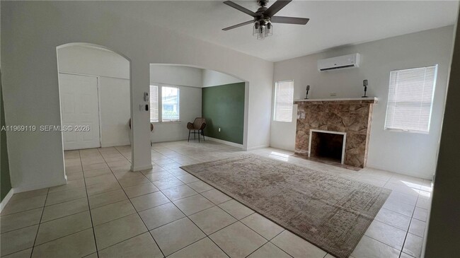 Photo - 113 NW 35th St