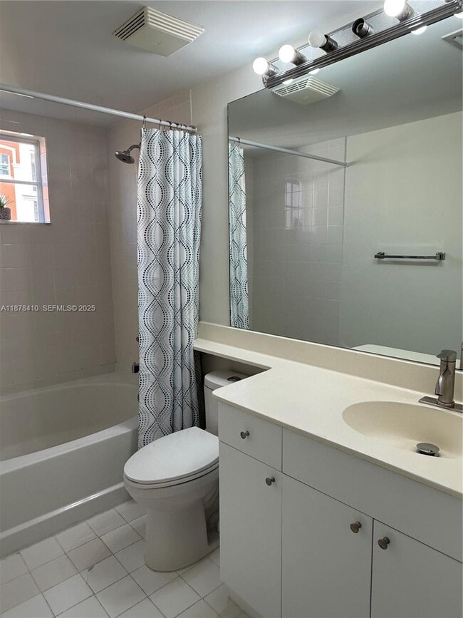 Photo - 17150 N Bay Rd Unidad 2717