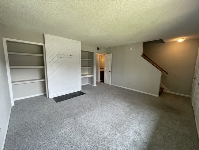 Photo - 2430 Woodstock Ave