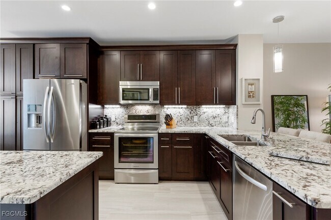 Building Photo - 11041 Gulf Reflections Drive Unit 306