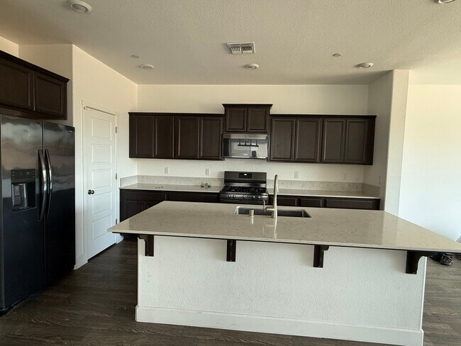 2415 Explorador Dr