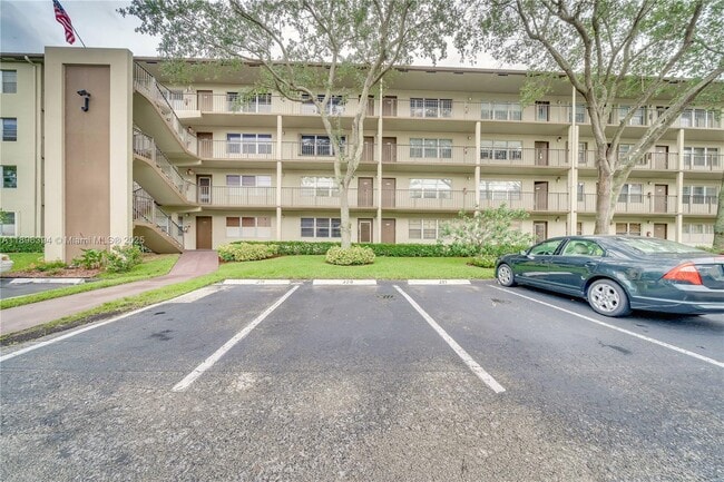 Photo - 101 SW 132nd Way Unit 104J