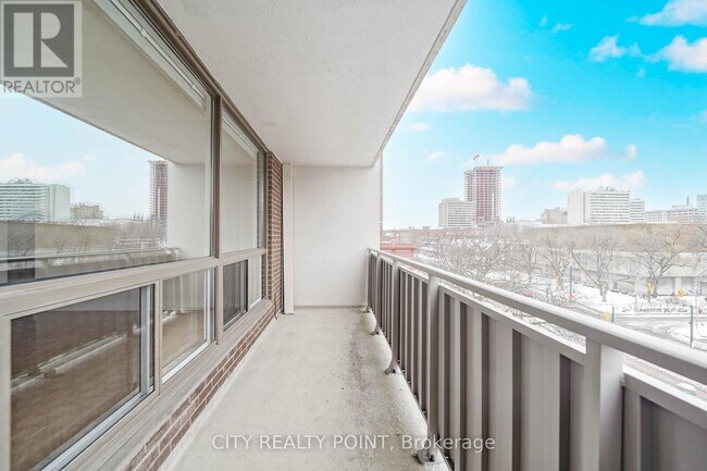 Photo - 666 Spadina Ave. Unit 2403