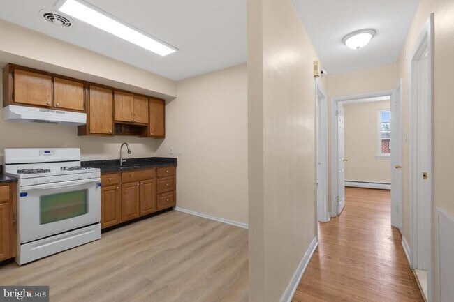 Building Photo - 5990 Henry Ave Unit 2