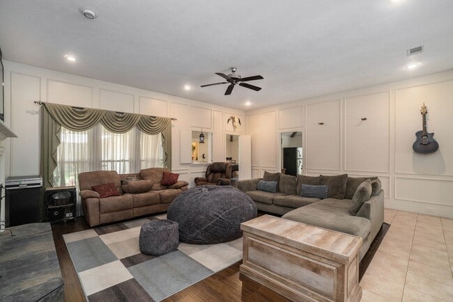 Photo - Beautifully Crafted Corner Lot 4-3-2 in Pl...