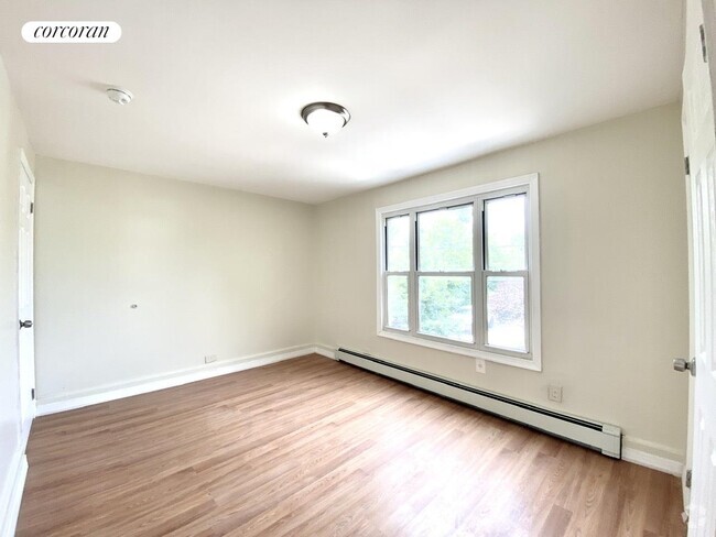 Building Photo - 1198 E 94th St Rental