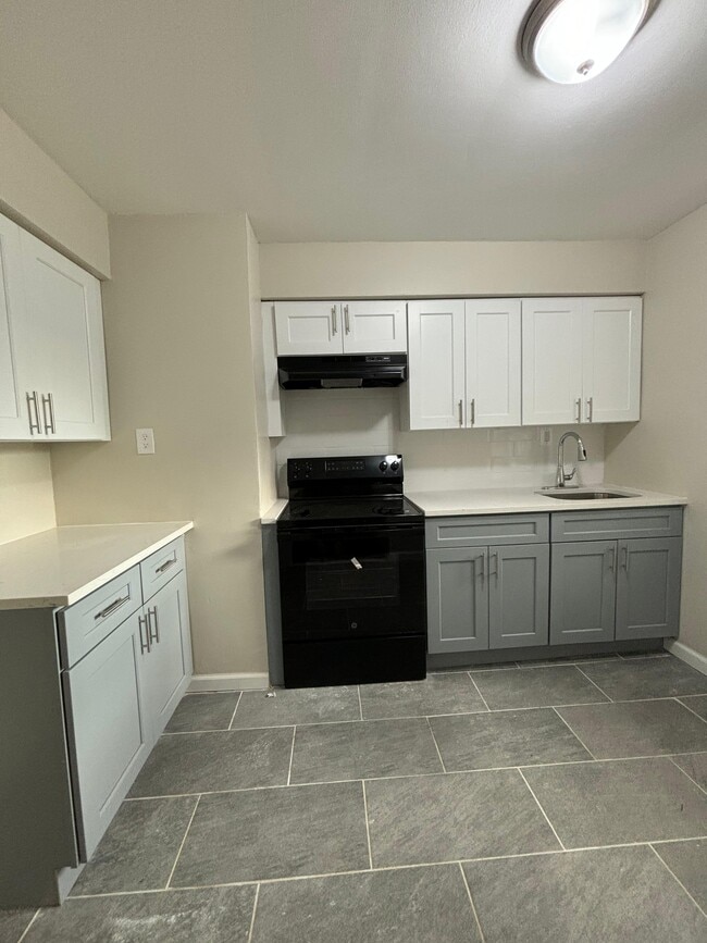 Building Photo - 290 Wainwright St Rental