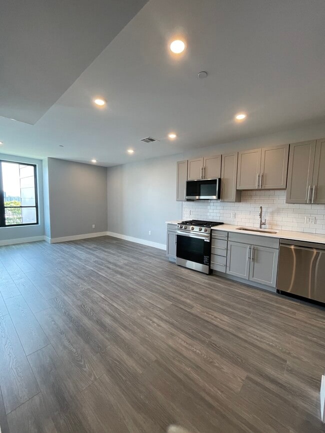 Building Photo - 365 Western Ave Unit 606 Rental