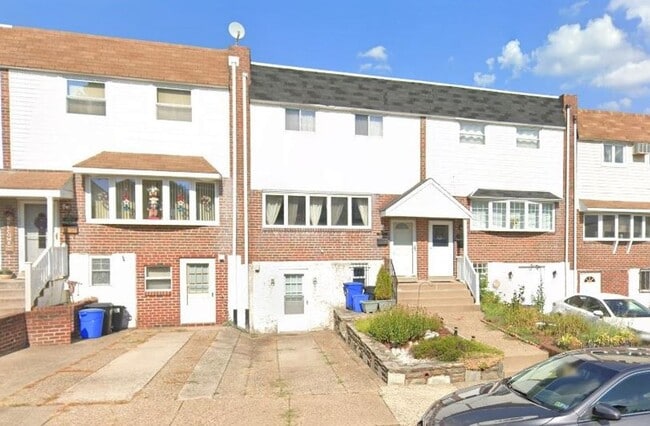 Photo - 3-Bedroom Townhome in Parkwood with Finished Basement! Available NOW!