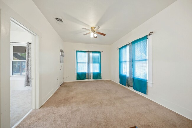 Photo - 906 S Gevers St