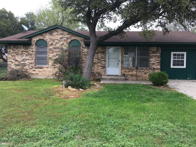 Building Photo - 3 bed / 1.5 bath
