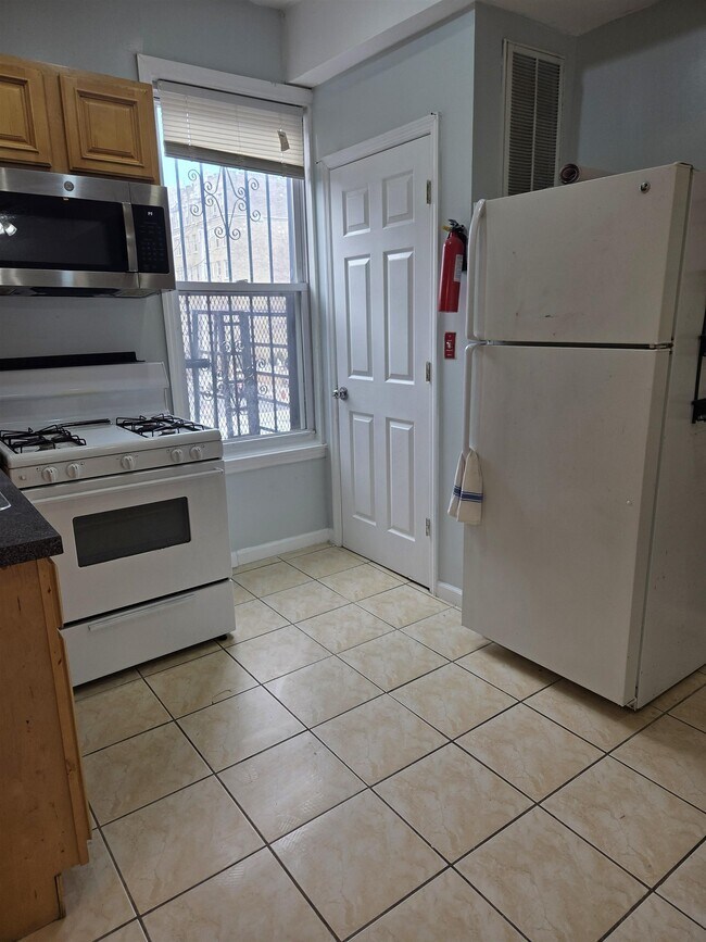 Photo - 693 BERGEN Ave Unit 2