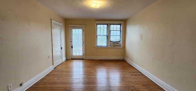 ** MOVE IN SPECIAL**
Historic South City Living