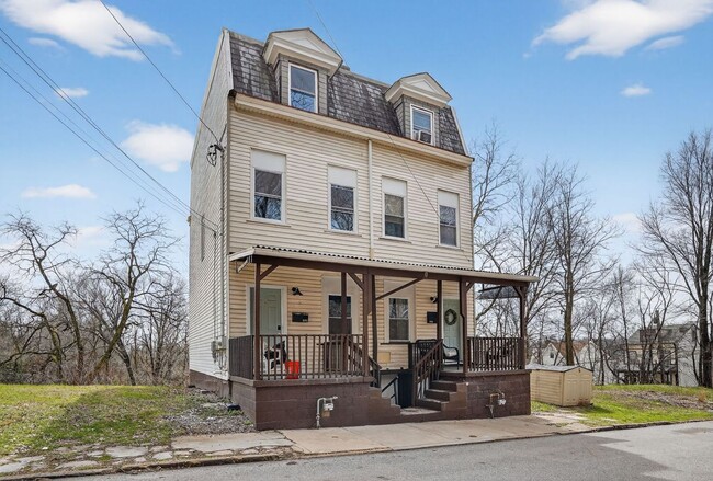 Photo - 553 Norman St