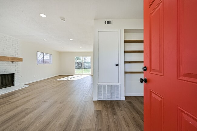 Photo - 425 E Castle Harbour Dr