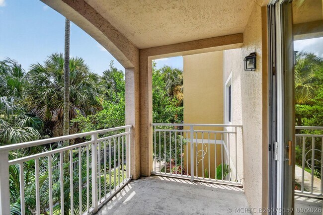 6370 Emerald Dunes Dr Unidad 203
