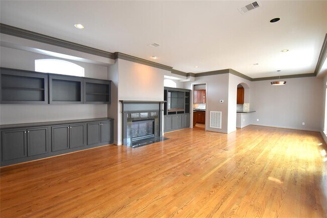 Photo - 2632 Wroxton Rd