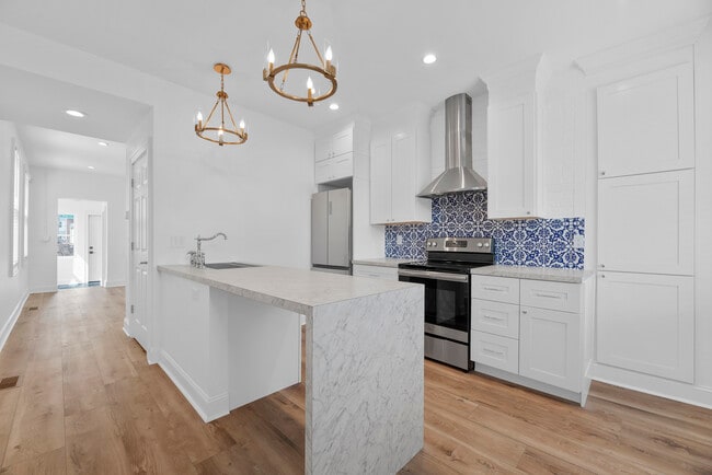 Photo - 450 Elsmere St